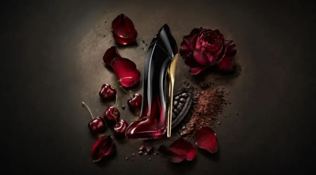 very good girl elixir composição olfativa cereja rosa cacau flat lay